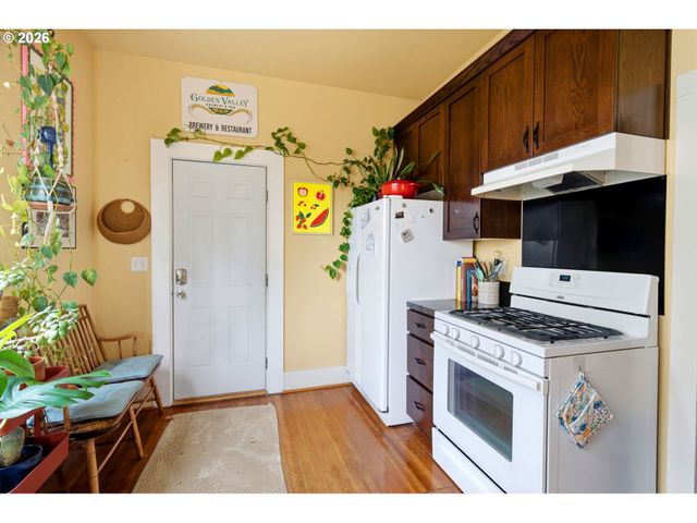1046 Ne 2ND St, Mc Minnville, OR 97128