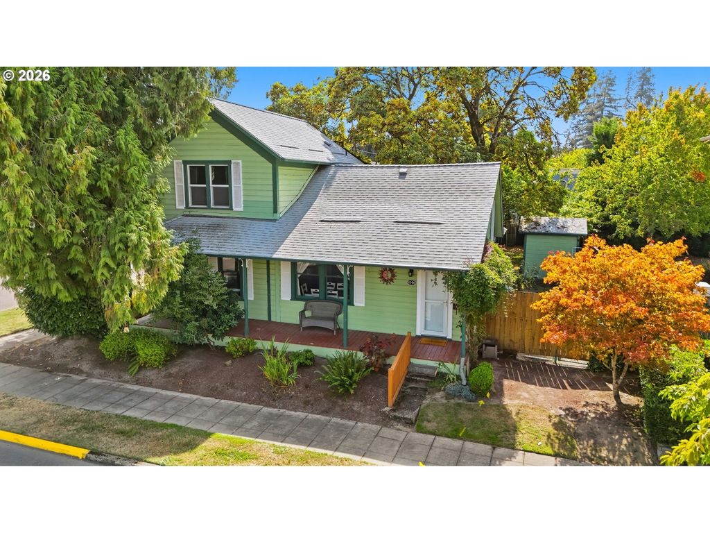 Image 32 of property listing at 1046 Ne 2ND St, Mc Minnville, OR 97128