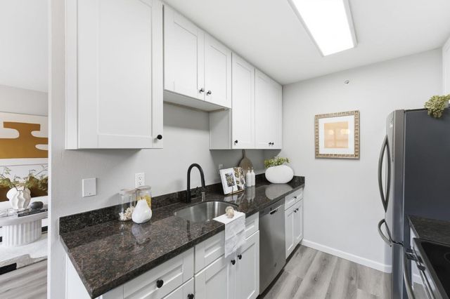 25 McAker Court 103, San Mateo, CA 94403