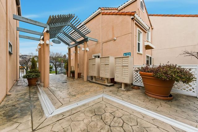 25 McAker Court 103, San Mateo, CA 94403