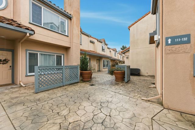 25 McAker Court 103, San Mateo, CA 94403