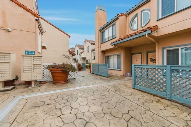 25 McAker Court 103, San Mateo, CA 94403