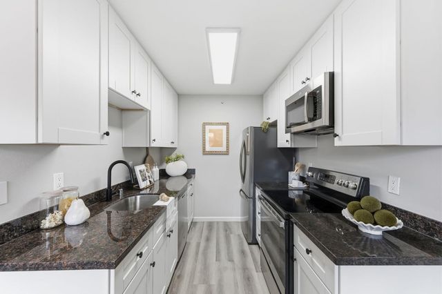 25 McAker Court 103, San Mateo, CA 94403