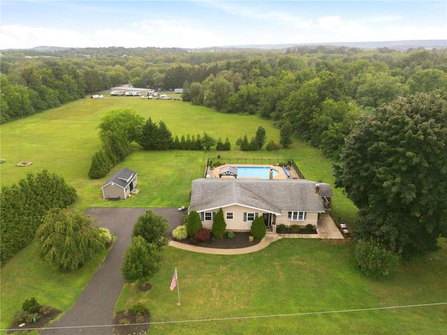 463 North Penn Dixie Road, Moore Twp, PA 18014