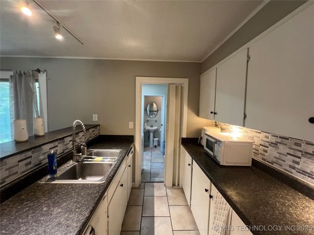 2145 S Dewey Avenue, Bartlesville, OK 74003