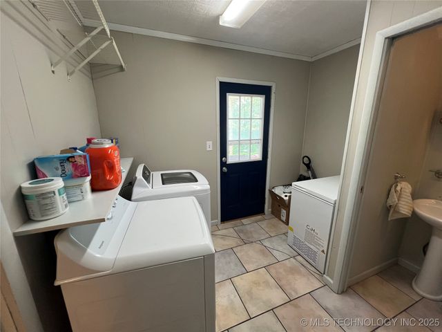 2145 S Dewey Avenue, Bartlesville, OK 74003