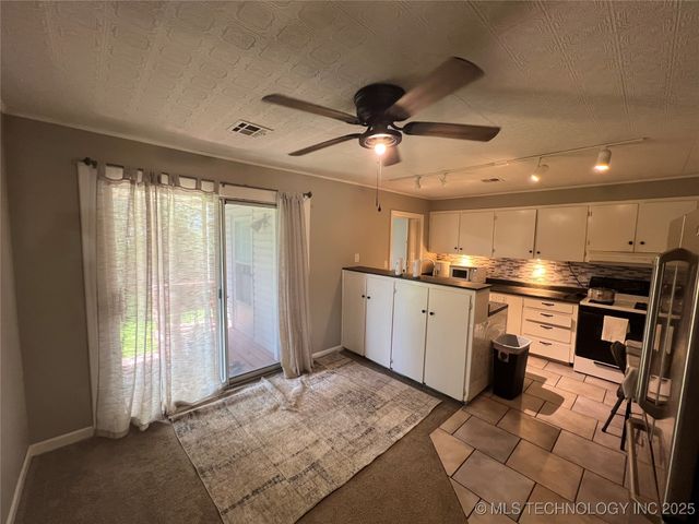 2145 S Dewey Avenue, Bartlesville, OK 74003