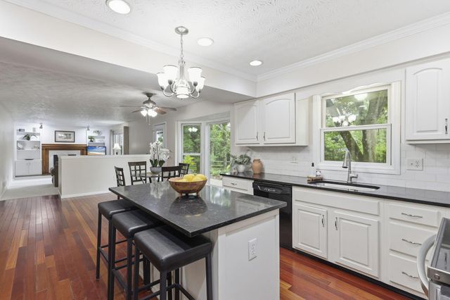 1091 Cross Country Drive, Columbus, OH 43235