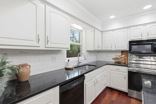 1091 Cross Country Drive, Columbus, OH 43235