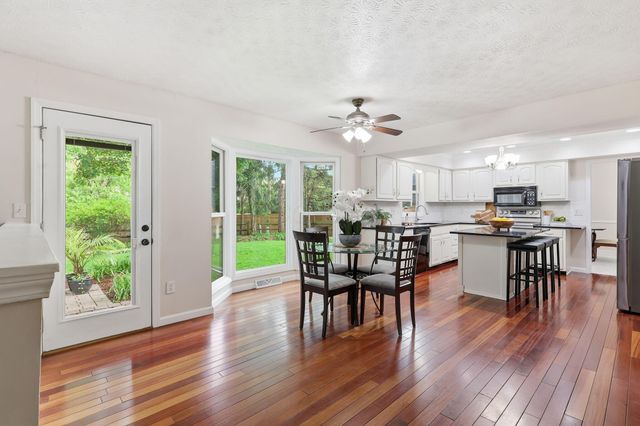 1091 Cross Country Drive, Columbus, OH 43235