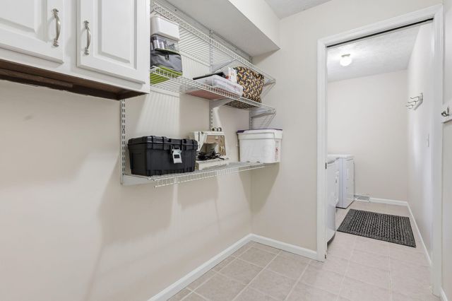 1091 Cross Country Drive, Columbus, OH 43235