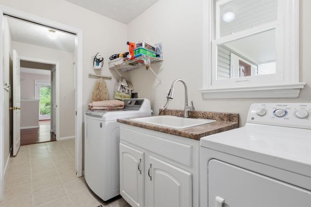 1091 Cross Country Drive, Columbus, OH 43235