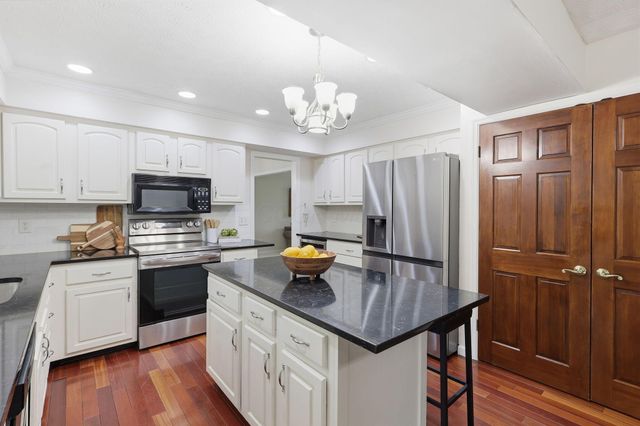 1091 Cross Country Drive, Columbus, OH 43235