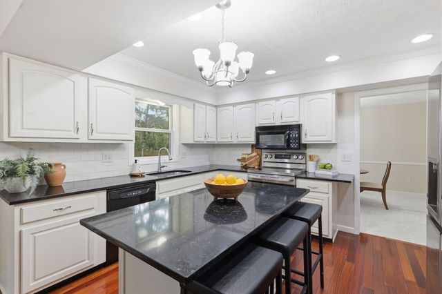 1091 Cross Country Drive, Columbus, OH 43235