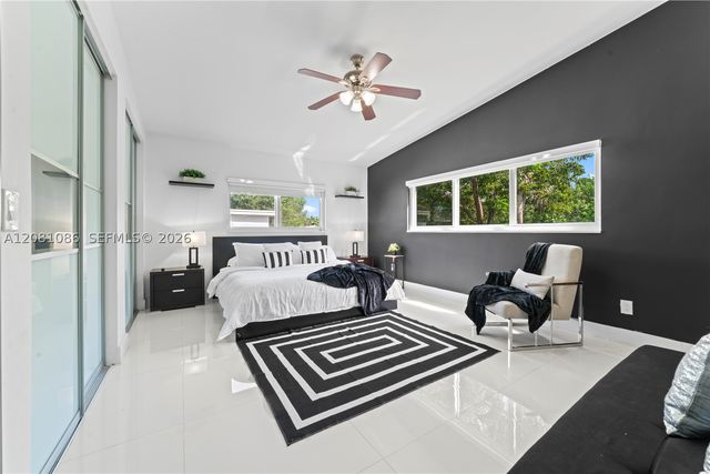 2200 NE 192nd St, Miami, FL 33180