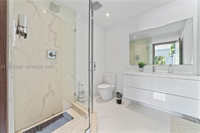 2200 NE 192nd St, Miami, FL 33180