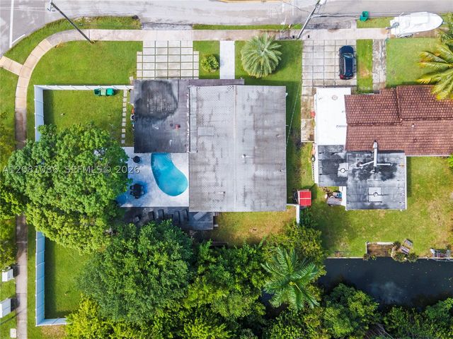 2200 NE 192nd St, Miami, FL 33180