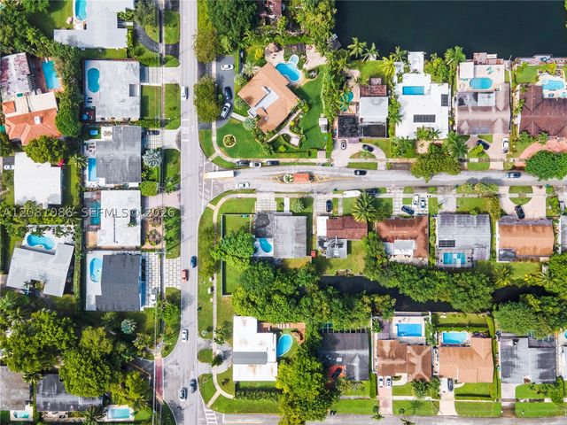 2200 NE 192nd St, Miami, FL 33180