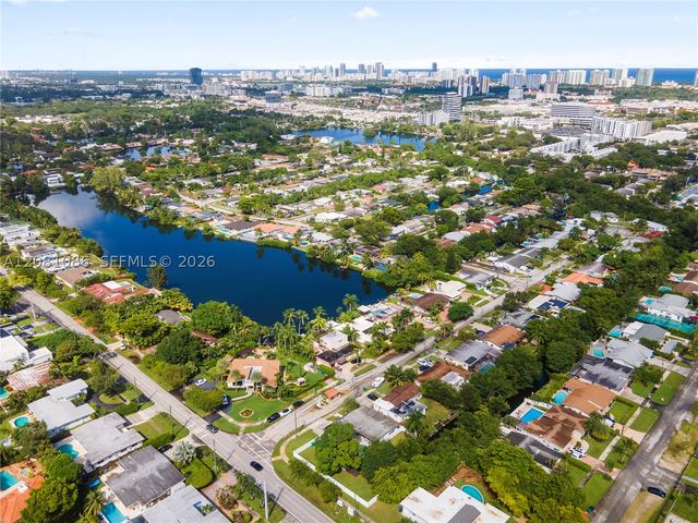 2200 NE 192nd St, Miami, FL 33180