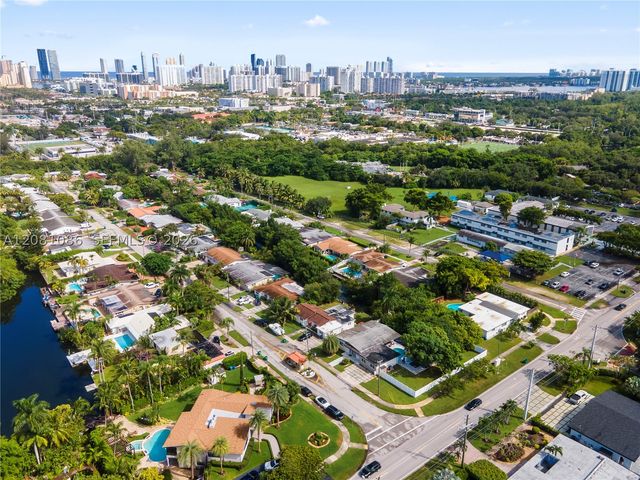 2200 NE 192nd St, Miami, FL 33180
