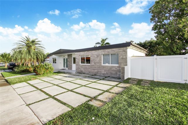 2200 NE 192nd St, Miami, FL 33180