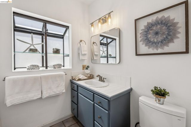 3940 Ardley Ave, Oakland, CA 94602