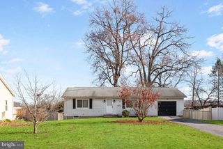 31 E LOCUST LN, New Oxford, PA 17350