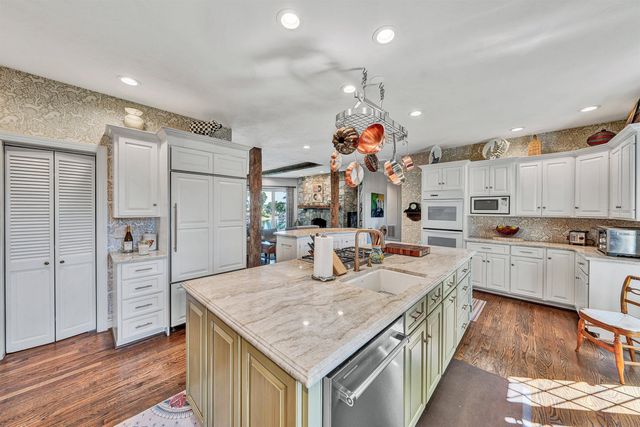 315 Upland Shores DR, Penhook, VA 24137