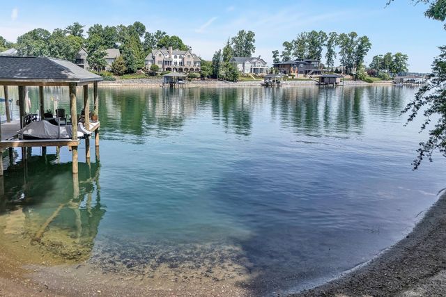 315 Upland Shores DR, Penhook, VA 24137