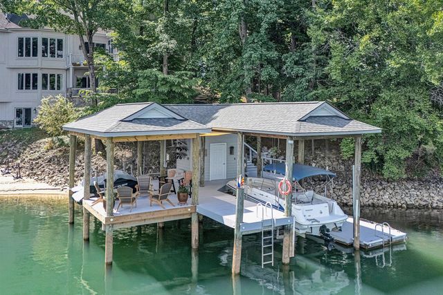 315 Upland Shores DR, Penhook, VA 24137