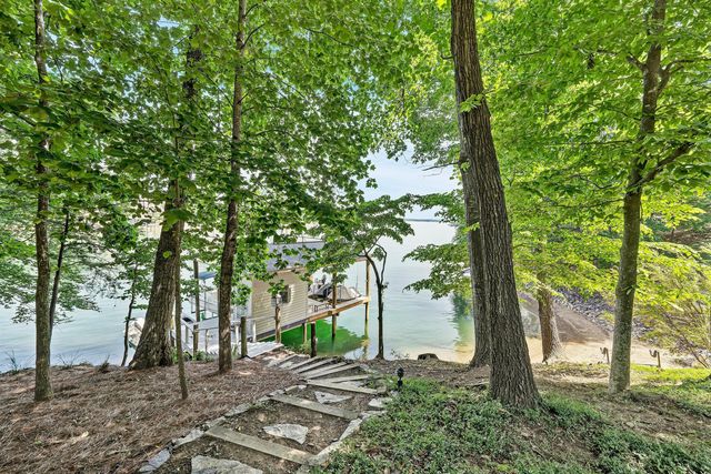 315 Upland Shores DR, Penhook, VA 24137