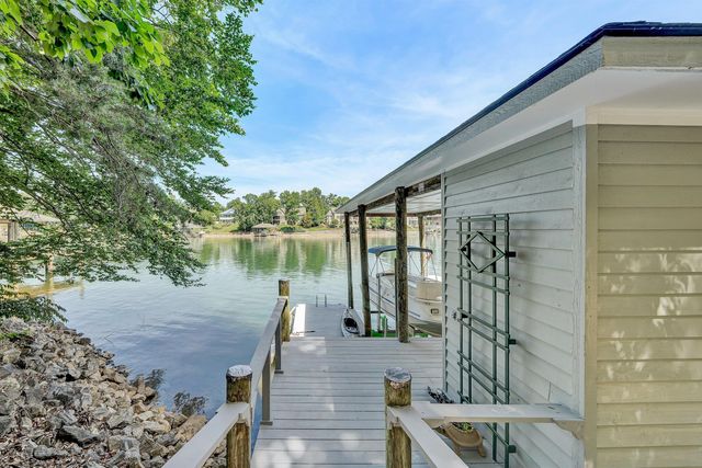 315 Upland Shores DR, Penhook, VA 24137