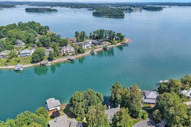 315 Upland Shores DR, Penhook, VA 24137