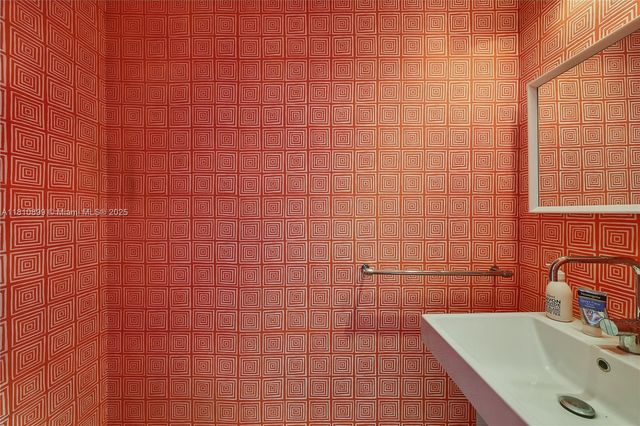 1000 Venetian Way 1306, Miami, FL 33139