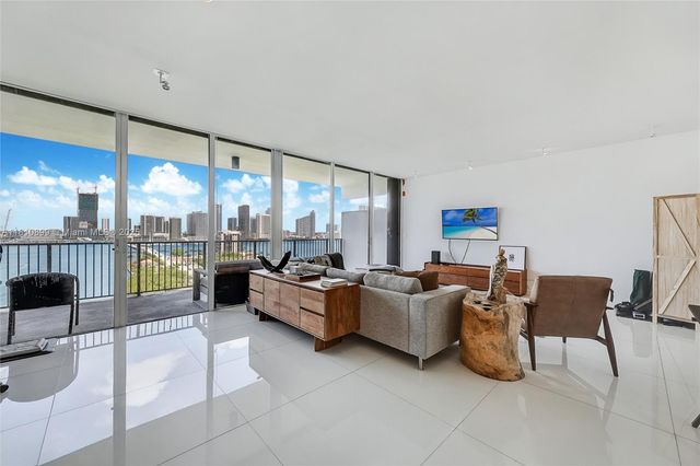 1000 Venetian Way 1306, Miami, FL 33139