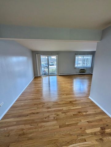 8856 Northshore Drive 1E, Des Plaines, IL 60016