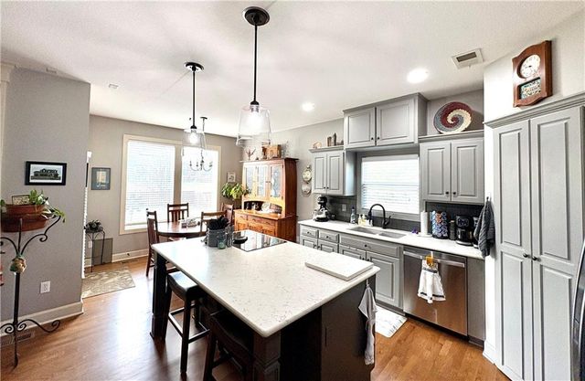 16623 W 172nd Terrace, Olathe, KS 66062