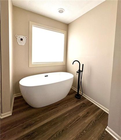 16623 W 172nd Terrace, Olathe, KS 66062