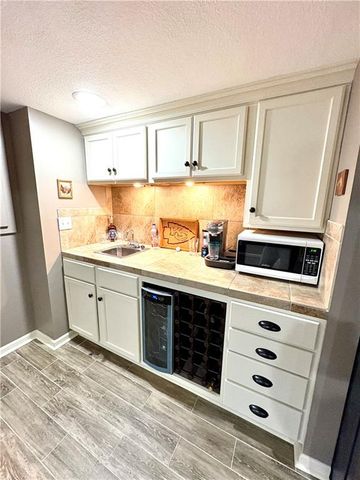 16623 W 172nd Terrace, Olathe, KS 66062