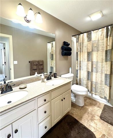 16623 W 172nd Terrace, Olathe, KS 66062