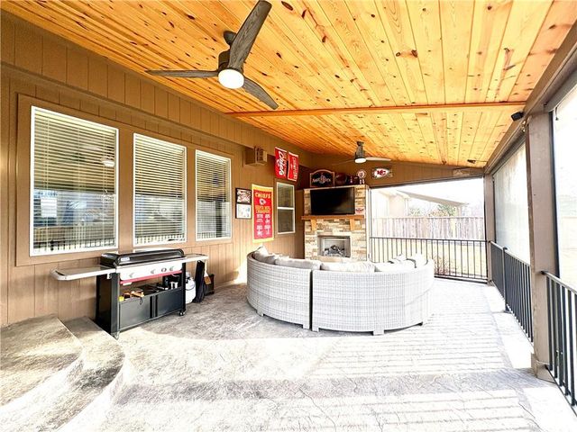 16623 W 172nd Terrace, Olathe, KS 66062