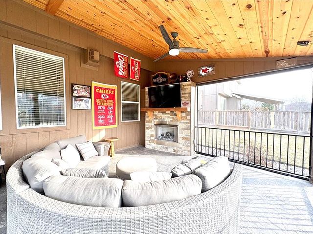 16623 W 172nd Terrace, Olathe, KS 66062