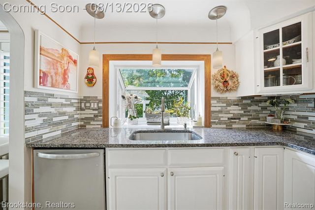 4174 Meyers Road, Waterford, MI 48329