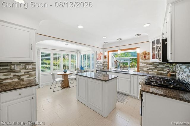 4174 Meyers Road, Waterford, MI 48329