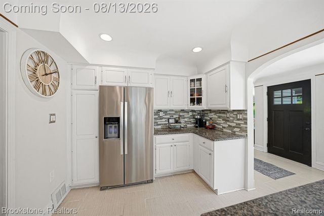4174 Meyers Road, Waterford, MI 48329