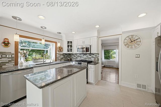 4174 Meyers Road, Waterford, MI 48329