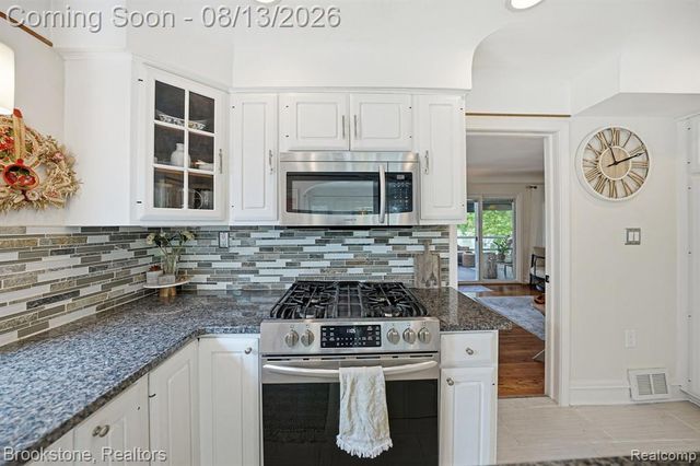 4174 Meyers Road, Waterford, MI 48329