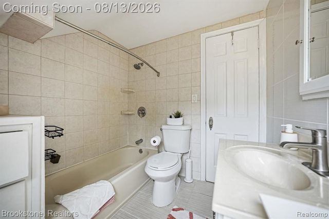 4174 Meyers Road, Waterford, MI 48329