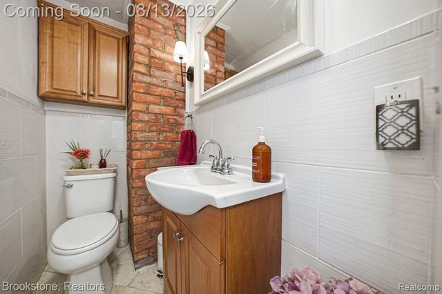 4174 Meyers Road, Waterford, MI 48329