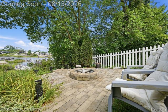 4174 Meyers Road, Waterford, MI 48329